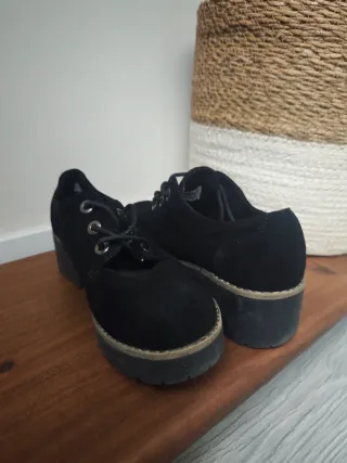 Zapatos Coolway negros de ante con cordones