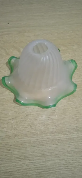 Paralume in vetro bianco e verde