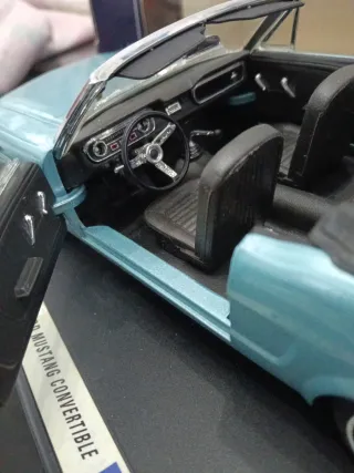 Ford Mustang Convertible 1:18