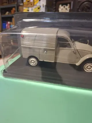 Citroen 2CV Furgoneta 1:24