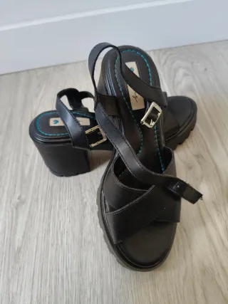 Sandalias Mustang Negras