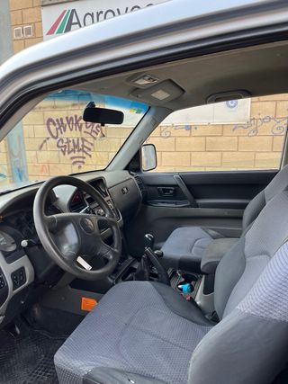 Mitsubishi Montero 2005