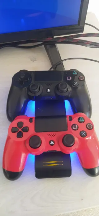 PS4 Slim accessoriata