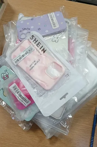 Confezione da 12 custodie per iPhone + 4 per iPad