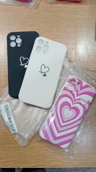 Confezione da 12 custodie per iPhone + 4 per iPad