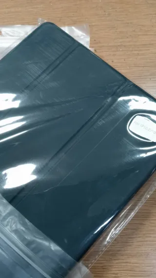 Confezione da 12 custodie per iPhone + 4 per iPad