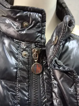 Moncler Piumino d'oca nero e beige