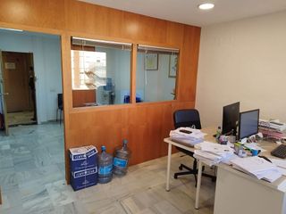 Oficina en alquiler en La Buhaira en Sevilla