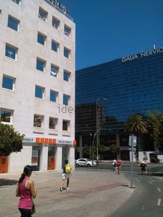 Oficina en alquiler en La Buhaira en Sevilla