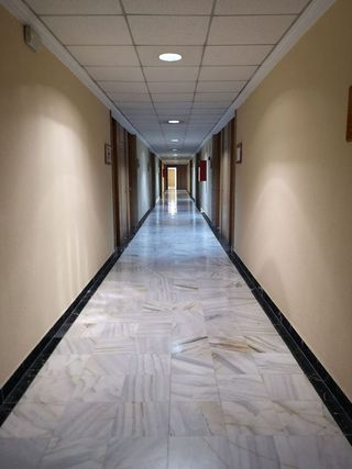 Oficina en alquiler en La Buhaira en Sevilla