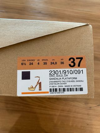 Sandalias doradas de piel