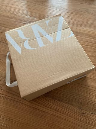 Sandalias doradas de piel