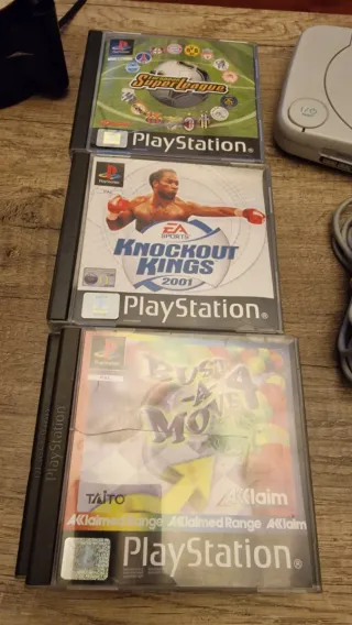 Consola PSone con 2 mandos y 6 juegos