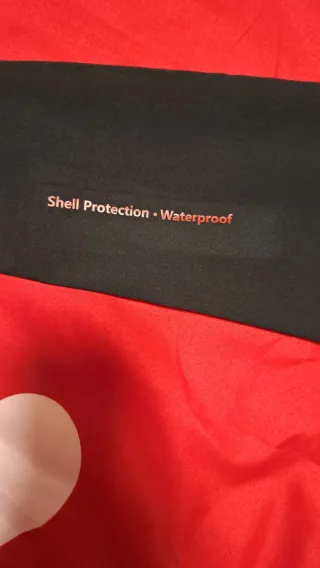 Chaqueta Técnica Izas Negra y Roja