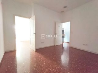 Local comercial en venta en Gamarra - La Trinidad en Málaga