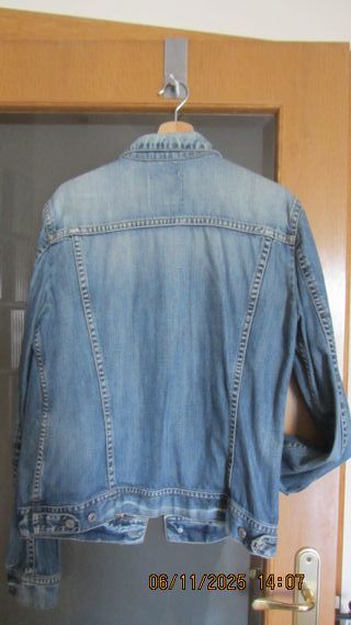 Cazadoras vaqueras, camisas,  jerseis, sudadera,..