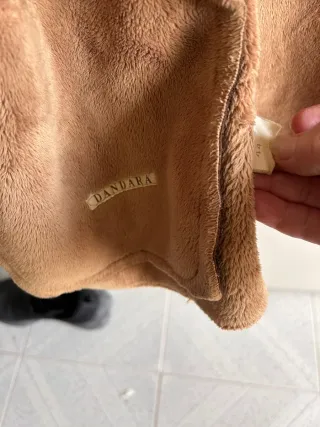 Abrigo marrón con cuello de pelo