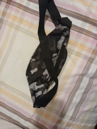 Riñonera Nike Camuflaje Gris y Negra