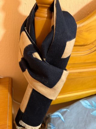 Bufanda Burberry Beige y Negra