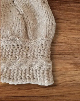 Berretto donna con trecce beige