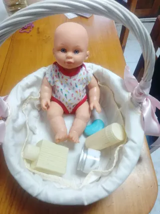 Cesta de bebé con accesorios