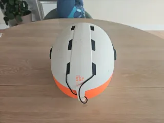 2 Cascos de esquí infantil, uno con visera