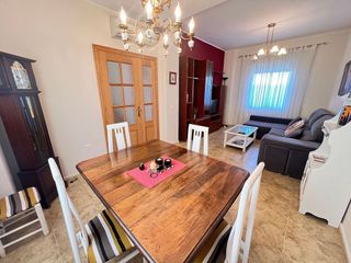 Casa adosada en alquiler en Lebrija