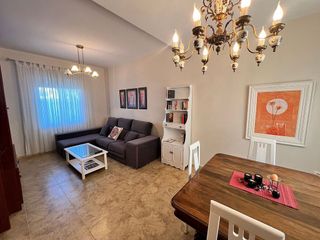 Casa adosada en alquiler en Lebrija