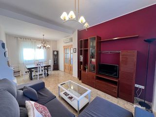 Casa adosada en alquiler en Lebrija