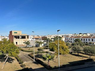Casa adosada en alquiler en Lebrija