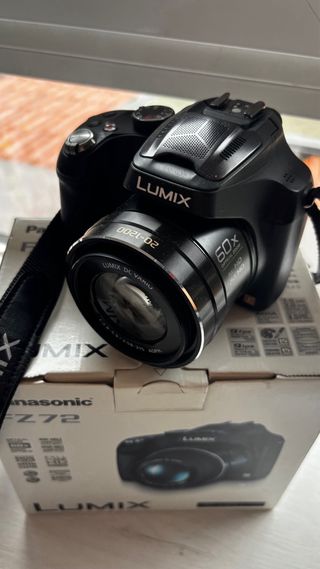 Cámara Panasonic Lumix FZ72 60x Zoom