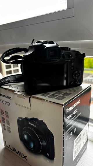 Cámara Panasonic Lumix FZ72 60x Zoom