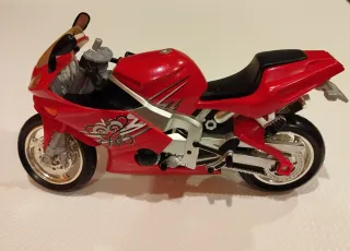 Moto de juguete roja deportiva. Tamaño 33×17.
