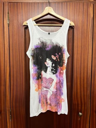 Túnica com estampa de mulher