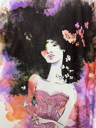 Túnica com estampa de mulher