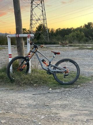 Bici DH NUKEPROOF DISSENT 2022