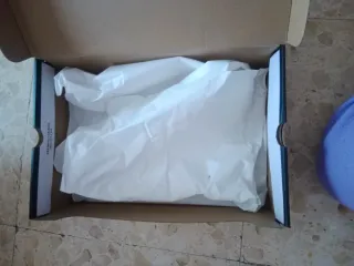 Caja Converse Negra y Blanca Vacía