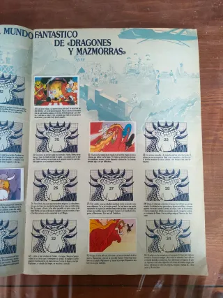 Álbum Cromos Dragones y Mazmorras con 64 cromos