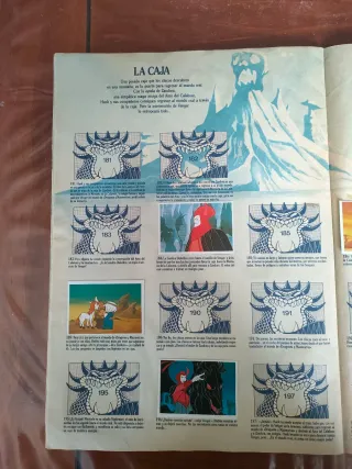 Álbum Cromos Dragones y Mazmorras con 64 cromos