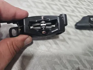 Frenos SRAM DB8 4 pistones  con 300 km