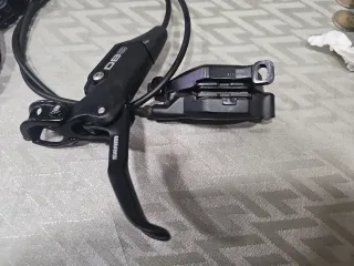 Frenos SRAM DB8 4 pistones  con 300 km