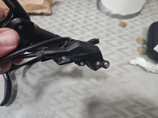 Frenos SRAM DB8 4 pistones  con 300 km