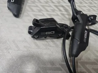 Frenos SRAM DB8 4 pistones  con 300 km