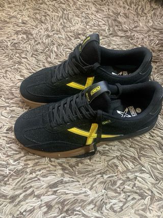 Zapatillas Munich Negras y Amarillas
