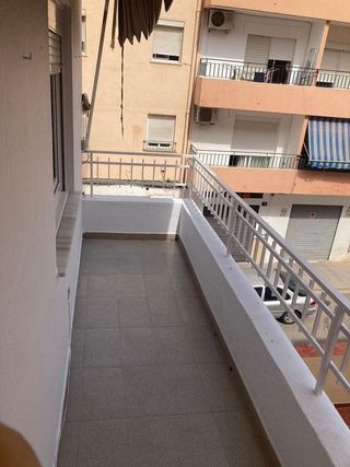 Piso en alquiler en Los Ángeles - Cruz de Caravaca en Almería