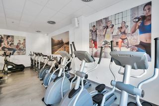 Local comercial en venta en Nueva Andalucía centro en Marbella