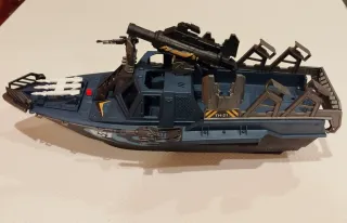 Barco de guerra de juguete. Tamaño grande 55×22.