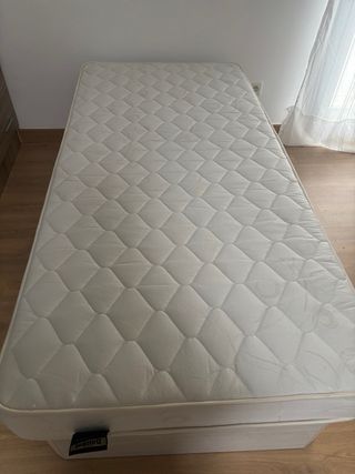 URGE. recogida hoy Canapé madera. + colchon  de 90