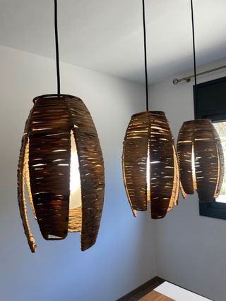 Lámpara colgante comedor ratán y madera