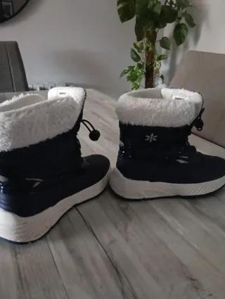 Botas de nieve azules y blancas talla 33/15.